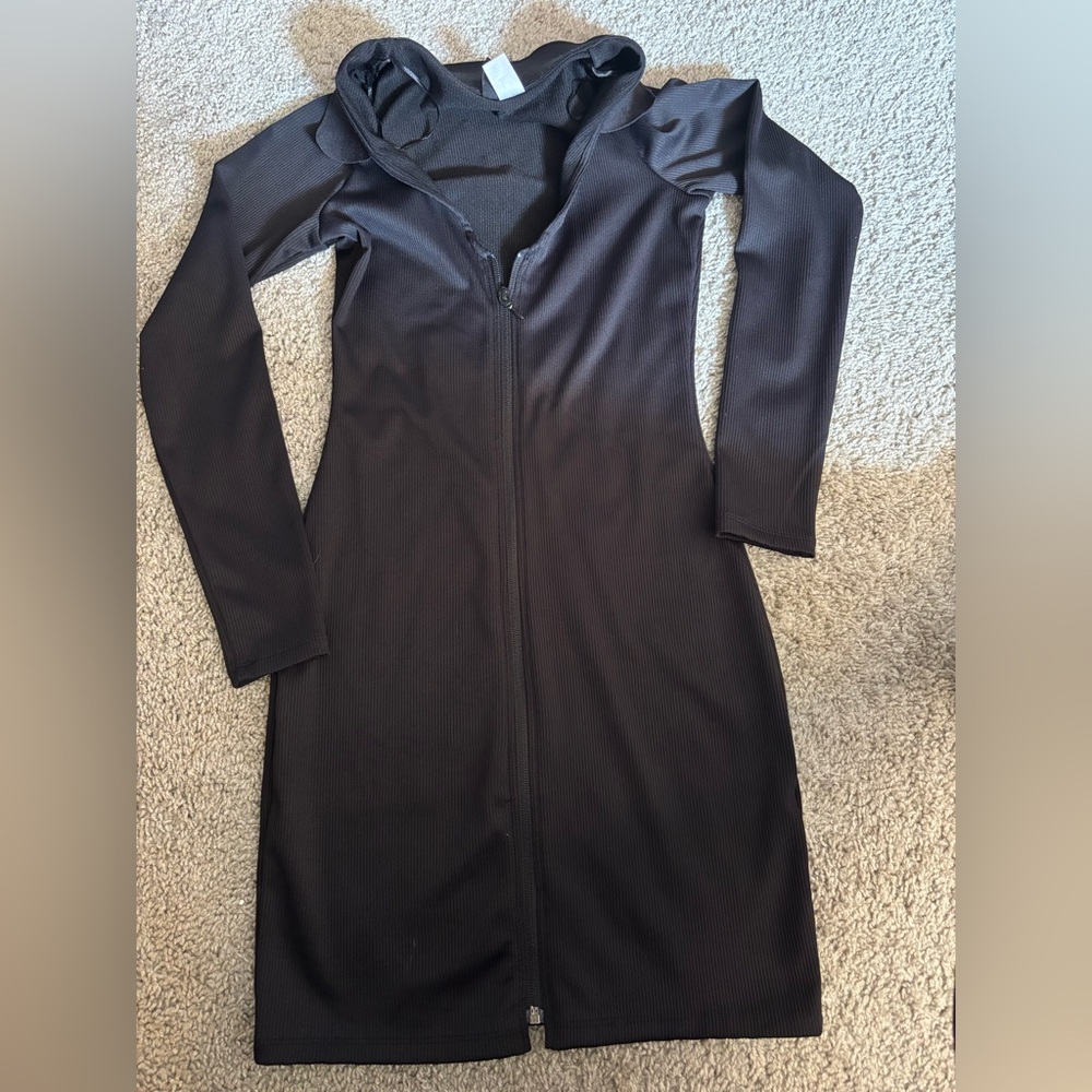 Black bodycon dress